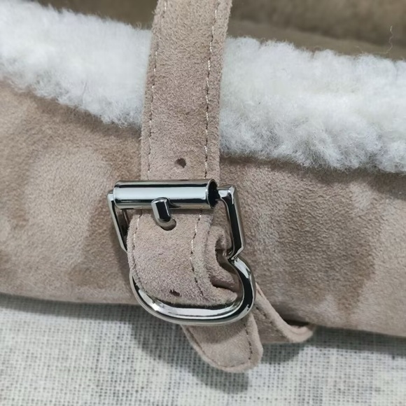 ALAIA Light Beige Suede Fleece-Lined Mary Jane Flat Shoes - Picture 6 of 7